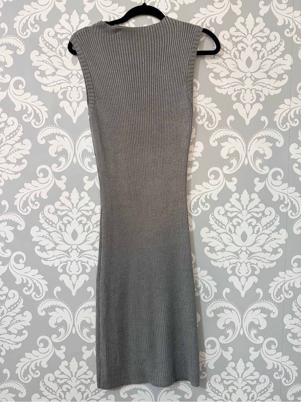 💫2/$25 • Dynamite Sleeveless Gray Knit Midi Dress